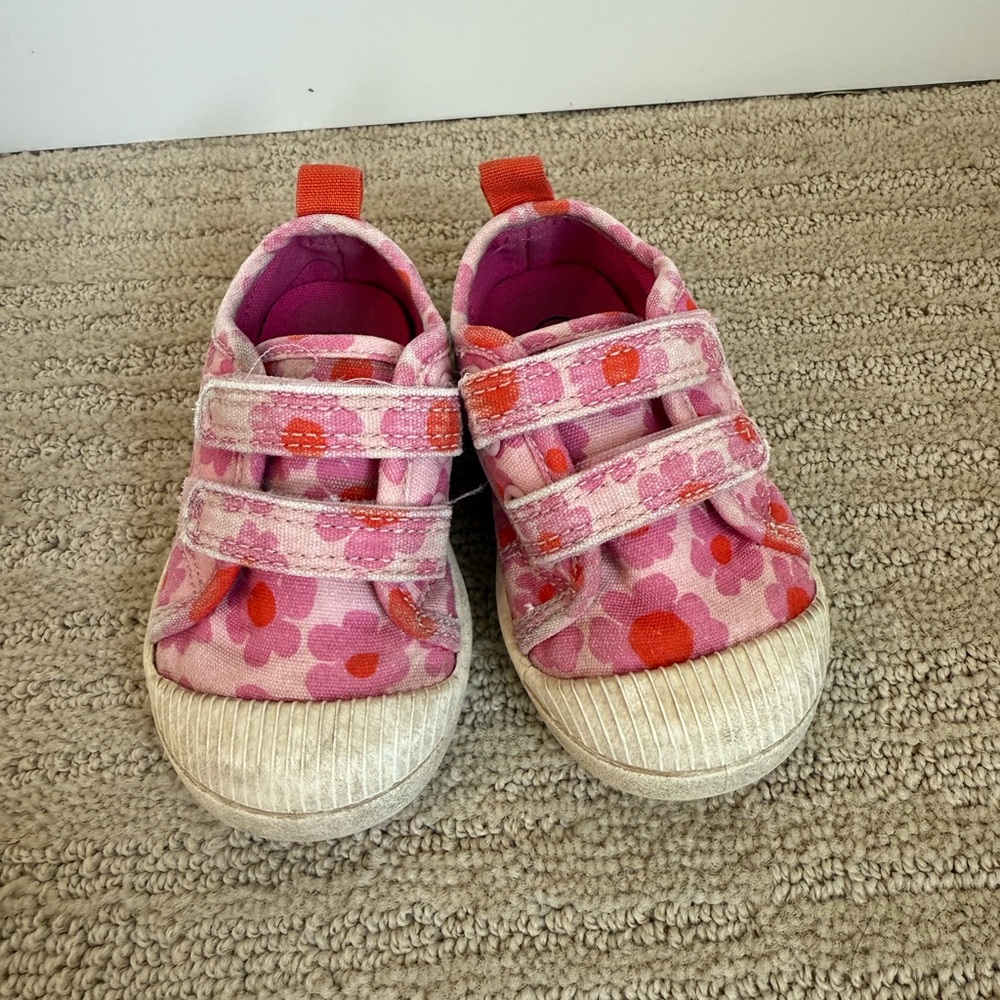 Cat & Jack Parker Sneakers size 5 - pink/red flowers